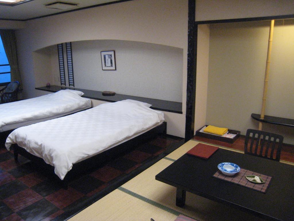 Utsumionsen Ichizu Hotel Aichi Buitenkant foto