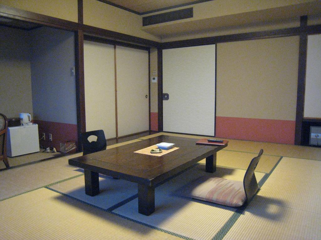 Utsumionsen Ichizu Hotel Aichi Buitenkant foto
